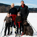 Kronprinsfamilien i skisporet  (Foto: Lise Åserud / Scanpix)